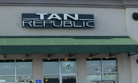 Tan Republic Portland - Mall 205